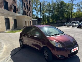 2010 Toyota Vitz II (XP90), красный, 580000 рублей, вид 2