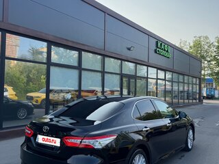 2020 Toyota Camry VIII (XV70), чёрный, 2850000 рублей, вид 3
