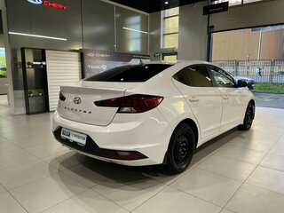 2019 Hyundai Elantra VI (AD) Рестайлинг, белый, 820000 рублей, вид 4