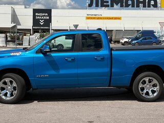 2021 Ram 1500 Quad Cab V, синий, 5850000 рублей, вид 3
