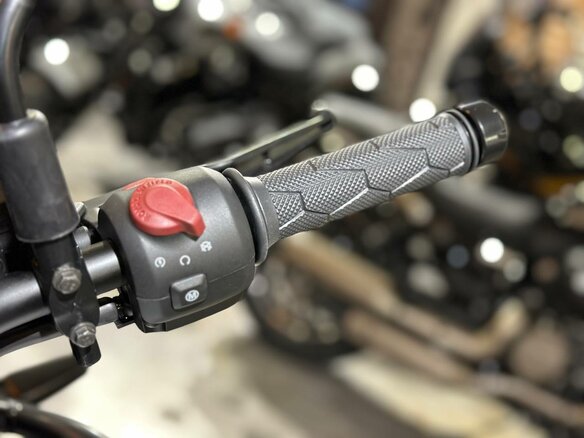 2025 Royal Enfield Himalayan, белый, 599000 рублей - вид 6