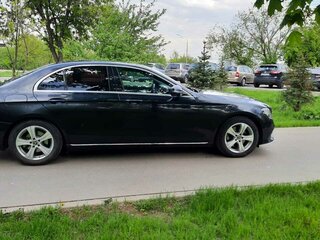 2017 Mercedes-Benz E-Класс 200 V (W213, S213, C238), чёрный, 2050000 рублей, вид 4