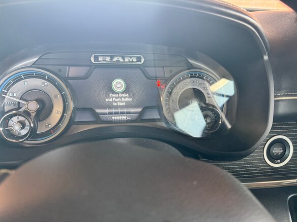 2020 Ram 1500 Crew Cab V, красный, 3500000 рублей - вид 18