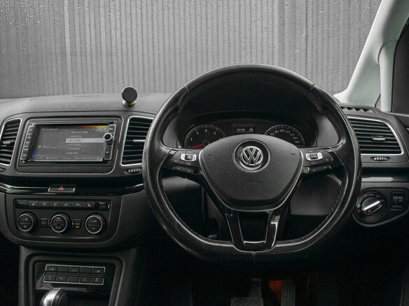 2017 Volkswagen Sharan II Рестайлинг, белый - вид 11