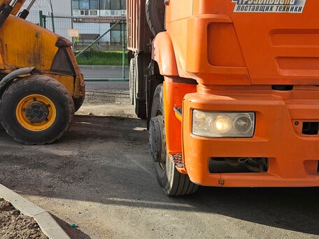 2011 КамАЗ 6520, оранжевый, 1490000 рублей, вид 1