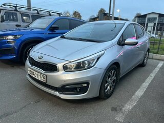 2017 Kia Ceed II Рестайлинг, серебристый, 1099000 рублей, вид 1