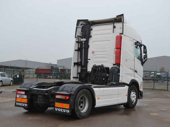2022 Volvo FH, белый, 12200000 рублей - вид 2
