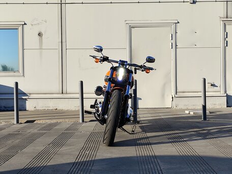 2023 Harley-Davidson Breakout, оранжевый, 1990000 рублей, вид 3