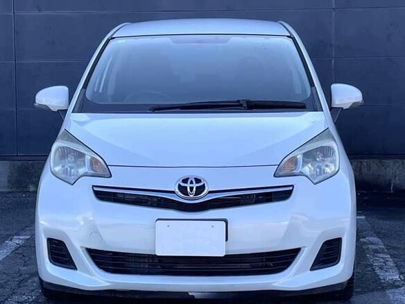2016 Toyota Ractis II, белый, 770000 рублей - вид 1