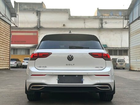 2023 Volkswagen Golf VIII, белый, 1830000 рублей, вид 4