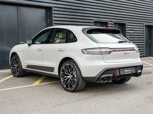 2026 Porsche Macan I Рестайлинг 2, серый, 13200000 рублей - вид 4