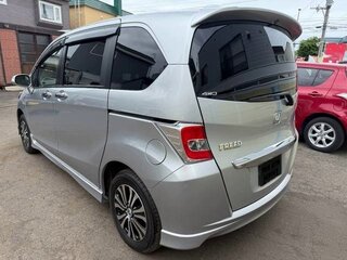 2016 Honda Freed I Рестайлинг 2, серебристый, 856000 рублей, вид 4