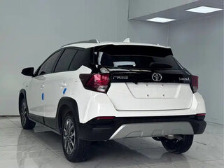 2022 Toyota Yaris L X XP150 Рестайлинг, белый, 975500 рублей, вид 4