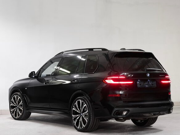2025 BMW X7 40d I (G07) Рестайлинг, чёрный, 16125000 рублей - вид 10