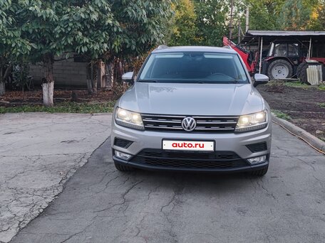 2017 Volkswagen Tiguan II, серебристый, 1850000 рублей, вид 2