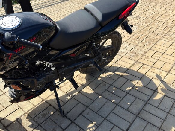 2020 Bajaj Pulsar 180, чёрный - вид 9