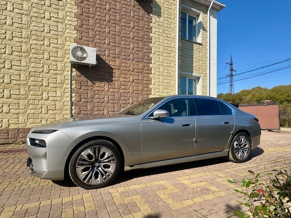 2022 BMW 7 серии 740d xDrive VII (G70), серый, 11000000 рублей - вид 6