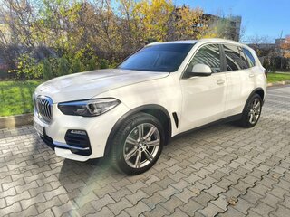 2019 BMW X5 30d IV (G05/G18), белый, 4750000 рублей, вид 1