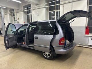 1998 Chrysler Voyager III, серый, 390000 рублей, вид 1