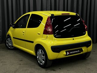 2008 Peugeot 107 I, жёлтый, 399900 рублей, вид 4