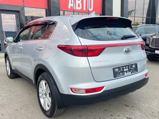 2018 Kia Sportage IV Рестайлинг, серебристый, 2100000 рублей, вид 4