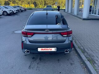 2021 Kia Rio IV Рестайлинг, серый, 1300000 рублей, вид 4