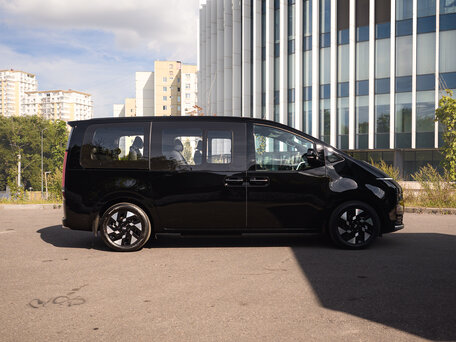 2026 Hyundai Staria I, чёрный, 6800000 рублей, вид 3