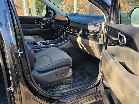 2025 Kia Carnival IV Рестайлинг, чёрный, 5900000 рублей - вид 7