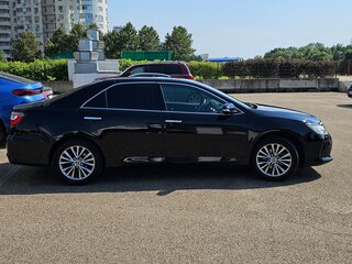 2016 Toyota Camry VII (XV50) Рестайлинг, чёрный, 2100000 рублей, вид 5