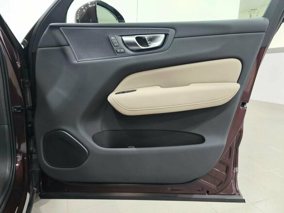 2025 Volvo XC60 II Рестайлинг 2, красный, 6290000 рублей - вид 31
