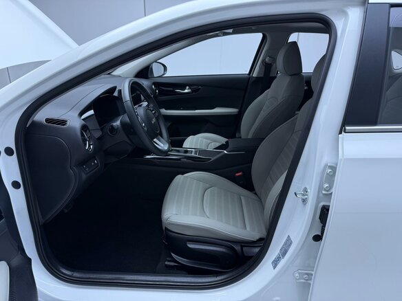 2023 Kia K3 II (China Market) Рестайлинг, белый, 1485007 рублей - вид 7