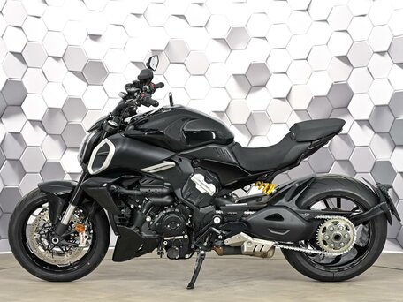 2024 Ducati Diavel V4, чёрный, 2549000 рублей, вид 4