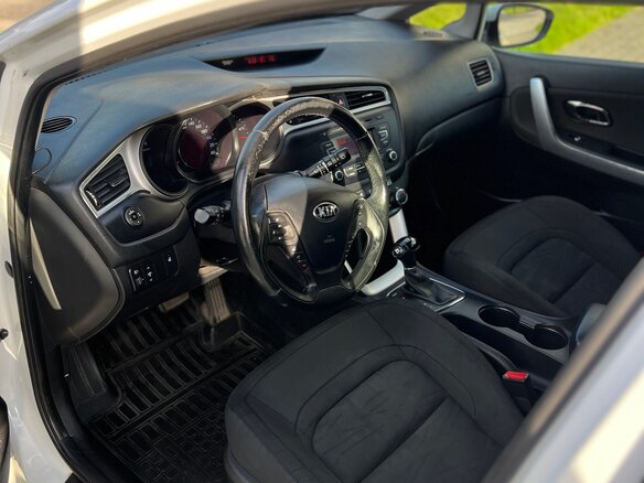 2018 Kia Ceed II Рестайлинг, белый, 1330000 рублей - вид 15