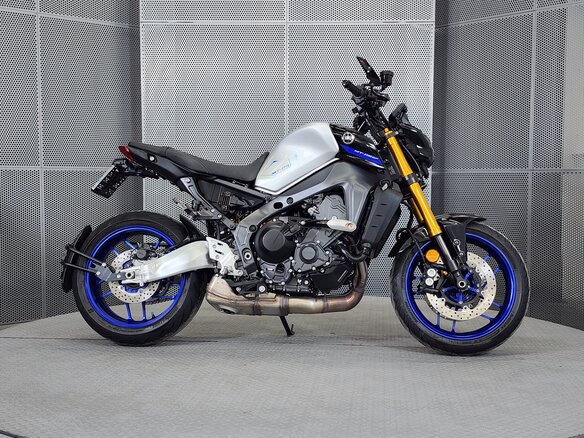 2024 Yamaha MT-09 (FZ-09), серебристый, 1199000 рублей