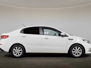 2017 Kia Rio III Рестайлинг, белый, 1000000 рублей, вид 4