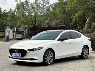 2022 Mazda 3 Axela IV (BP), белый, 1490005 рублей, вид 1