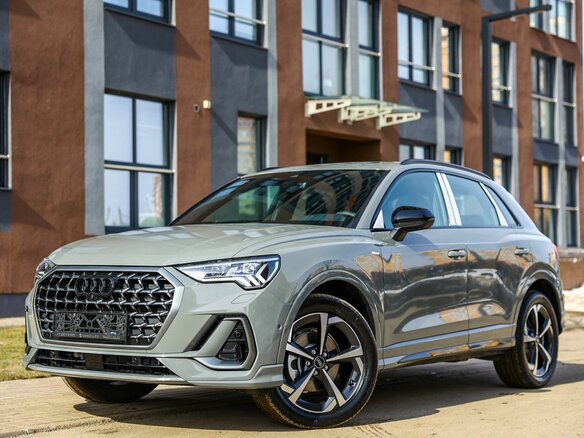2026 Audi Q3 45 TFSI II (F3), серый, 5050000 рублей - вид 2