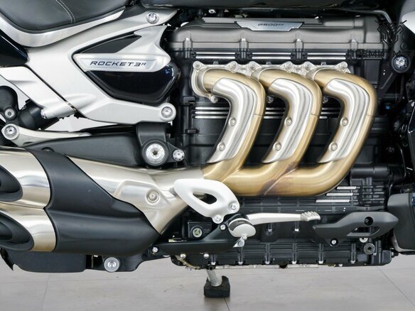 2021 Triumph Rocket 3, чёрный, 2199000 рублей - вид 9