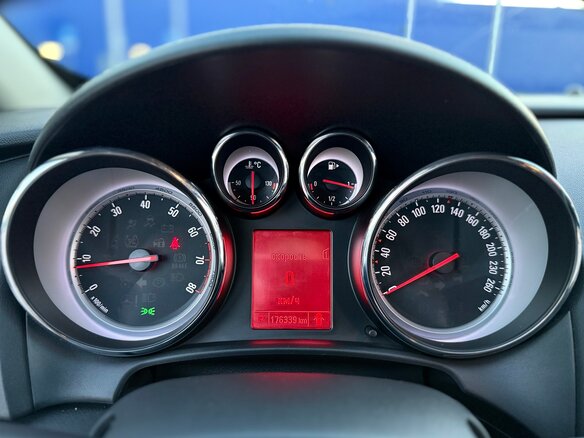 2012 Opel Astra GTC J Рестайлинг, чёрный, 840000 рублей - вид 9