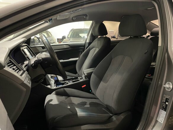 2018 Hyundai Sonata VII (LF) Рестайлинг, серый, 1800000 рублей - вид 7