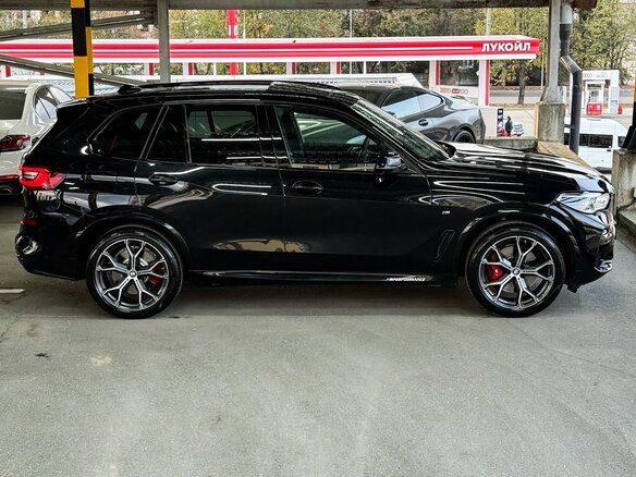 2021 BMW X5 40i IV (G05/G18), чёрный, 6650000 рублей - вид 5