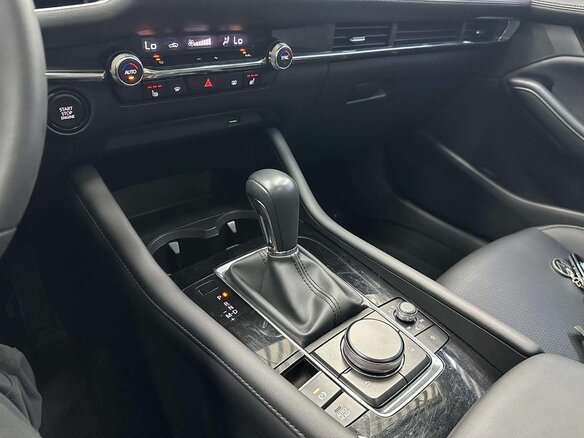 2023 Mazda 3 Axela IV (BP), белый, 1650000 рублей - вид 12