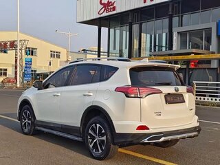 2018 Toyota RAV4 IV (XA40) Рестайлинг, белый, 1900000 рублей, вид 4