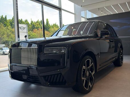 2026 Rolls-Royce Cullinan Black Badge I Рестайлинг (Series II), чёрный, 48000000 рублей, вид 5