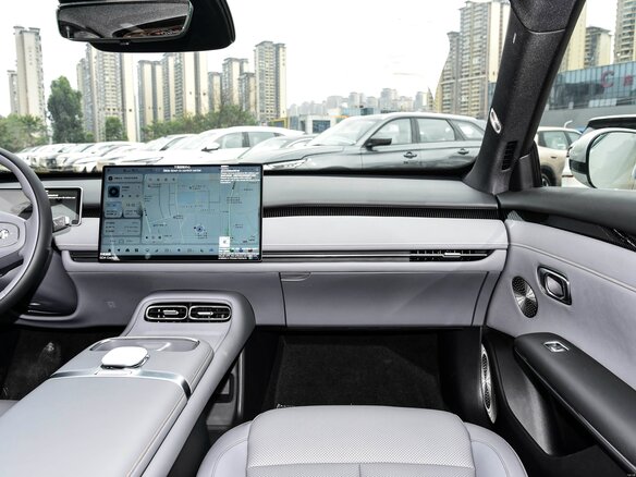 2026 Changan Qiyuan A06 28.39 kWh, серебристый, 2590000 рублей - вид 5