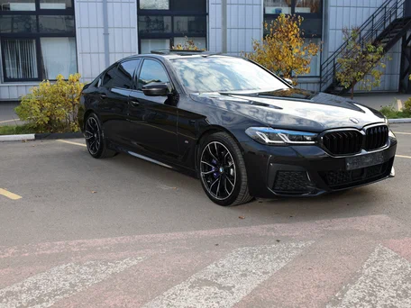 2022 BMW 5 серии 530d VII (G30/G31/G38) Рестайлинг, чёрный, 5400000 рублей, вид 3