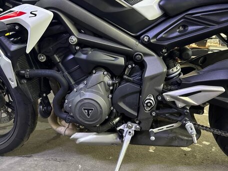 2021 Triumph Street Triple, белый, 780000 рублей, вид 5