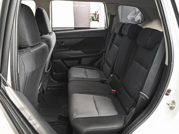 2017 Mitsubishi Outlander III Рестайлинг 2, белый, 1908000 рублей - вид 8