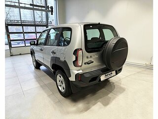 2026 Lada (ВАЗ) Niva Travel I Рестайлинг, серебристый, 1672079 рублей, вид 4