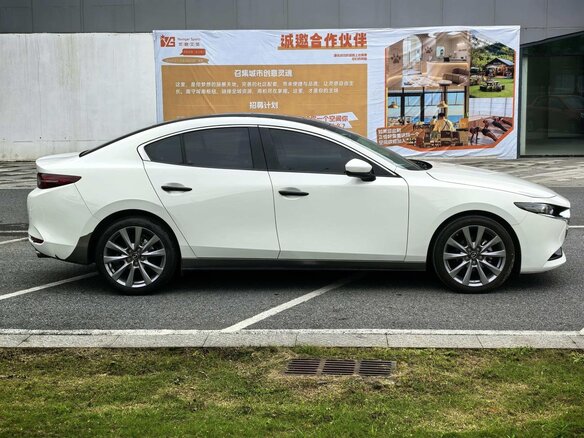 2022 Mazda 3 Axela IV (BP), белый, 1340000 рублей - вид 6